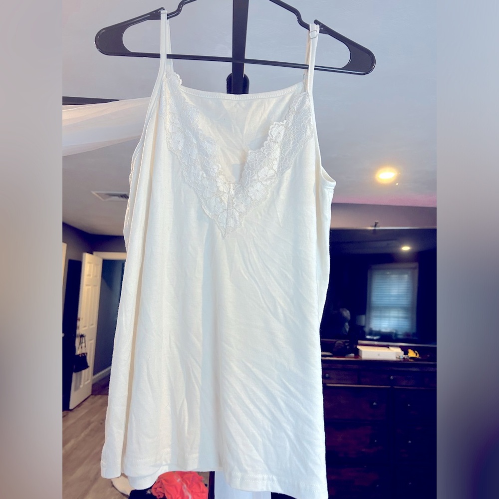 Women’s Lace Floral V-Neck Tank Top - Picture 5 of 6